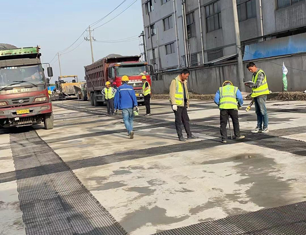 神池老材料的新故事：玻璃纤维土工格栅如何在‘白改黑’浪潮中重获新生？